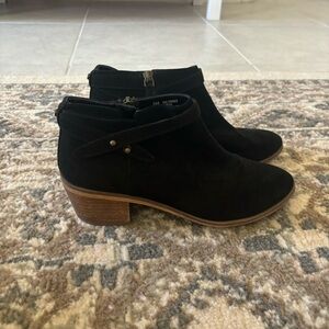 MELROSE AND MARKET black suede booties ankle short boots chunky wooden heel